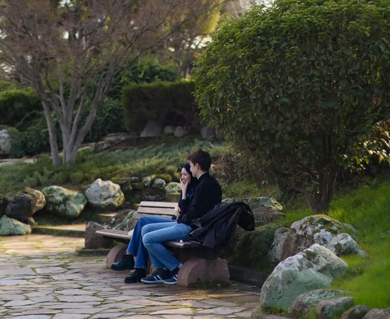 Signs a First Date Went Well: 10 Signals That Matter